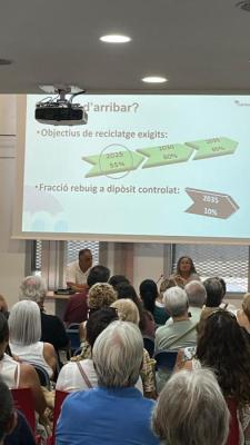 040925 XERRADA INFORMATIVA CENTRE SOCIAL CANVI SISTEMA RESIDUS 2.jpg