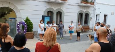 060821 Manifest en rebuig a tot tipus de violències a la plaça de la Vila.jpg