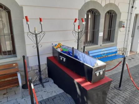 ENTERRO FÈRETRE PL VILA 140224.jpg