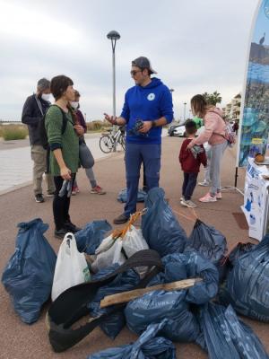 Jornada de neteja platja Gavines 20-11-21 (1).jpg