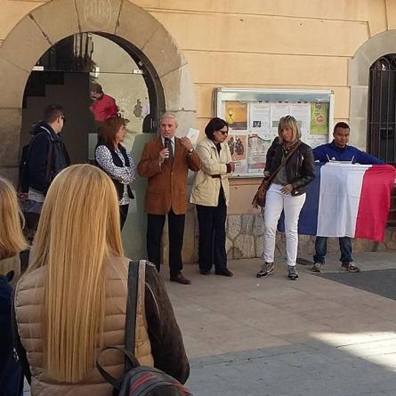 Concentració minut de silenci per París