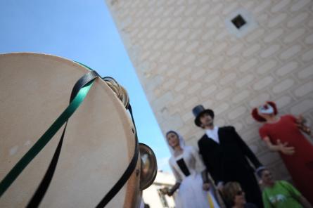 Setmana Cultural Cubelles-Cercavila balls blancs.jpg