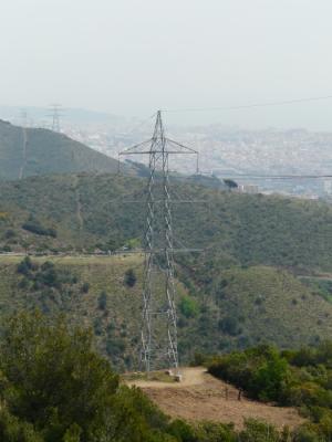 Torres_d'alta_tensió_i_el_mirador_d'Horta_P1240320.jpg
